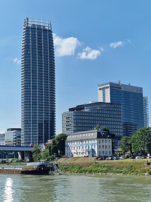 The First Skyscraper In Slovakia Apartment Bratislava Exterior foto