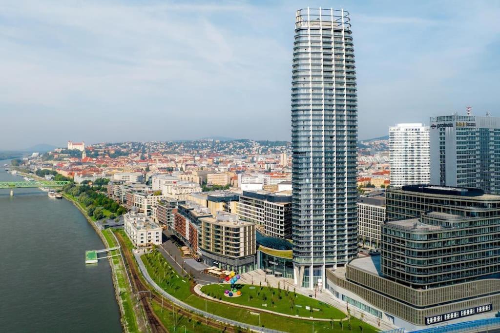 The First Skyscraper In Slovakia Apartment Bratislava Exterior foto